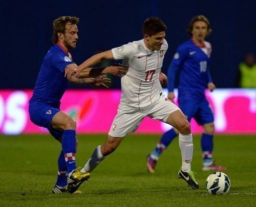 Croatia's midfielder Ivan Rakitic (L) tries to tackle Serbia's Alaksandar Ignjovski, March 22, 2013
